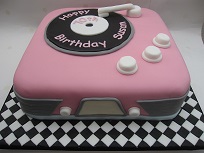 retro record player birthday cake